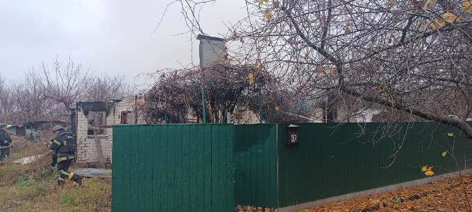 У Боровій на Харківщині дрон атакував приватний будинок: сталася пожежа (фото)